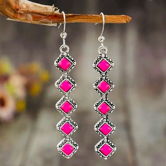 Jewelry - 🆕 New Silver & Pink Geometric Drop Boho Earrings